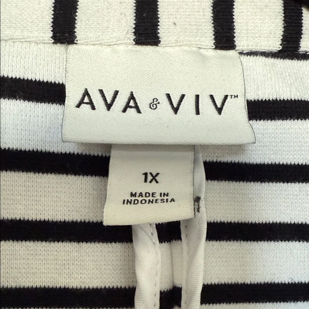 Ava & Viv Black and White Striped Blazer - Picture 2 of 2